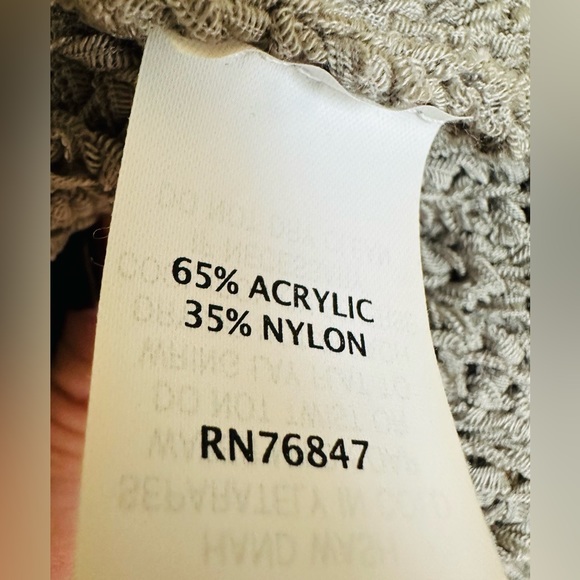 Apropos gray knit sweater with open front. Size large. Acrylic and nylon. - Picture 6 of 7